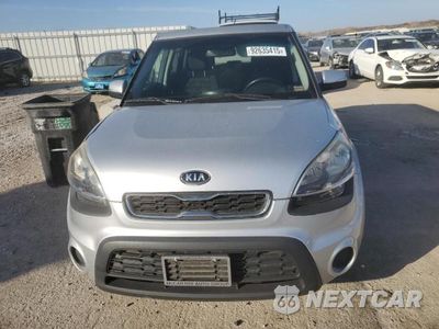 Piąte zdjęcie samochodu w środku: 2012 KIA SOUL + VIN:KNDJT2A62C7380402 - miniatura