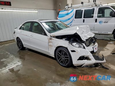 Czwarte zdjęcie samochodu z boku: 2013 MERCEDES-BENZ C 300 4MATIC VIN:WDDGF8AB5DR263930 - miniatura