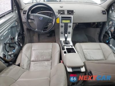 Zdjęcie 8 z 13 samochodu: 2010 VOLVO S40 2.4I VIN:YV1382MS2A2506314 - miniatura