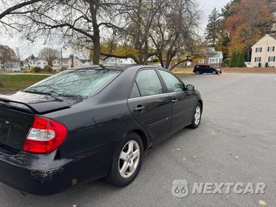 Czwarte zdjęcie samochodu z boku: 2002 TOYOTA CAMRY LE VIN:4T1BF30K42U013318 - miniatura