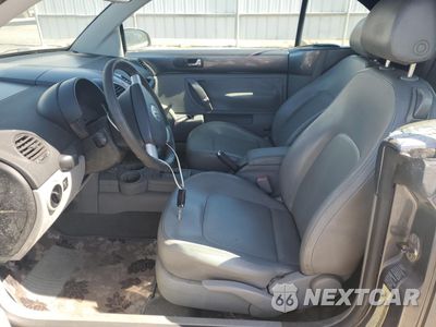 Zdjęcie 7 z 12 samochodu: 2004 VOLKSWAGEN NEW BEETLE GLS VIN:3VWCD31Y44M310479 - miniatura