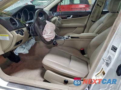 Zdjęcie 7 z 12 samochodu: 2013 MERCEDES-BENZ C 300 4MATIC VIN:WDDGF8AB5DR263930 - miniatura