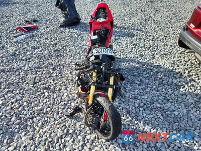 Piąte zdjęcie samochodu w środku: 2018 HONDA CBR600 RR VIN:JH2PC40J1JK400569 - miniatura