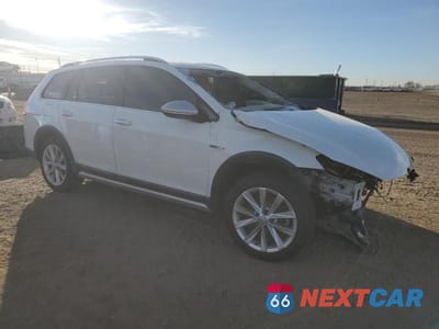 Czwarte zdjęcie samochodu z boku: 2017 VOLKSWAGEN GOLF ALLTRACK S VIN:3VWH17AU6HM513625 - miniatura