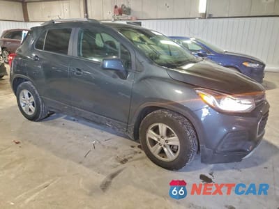 Czwarte zdjęcie samochodu z boku: 2021 CHEVROLET TRAX 1LT VIN:KL7CJLSBXMB309251 - miniatura