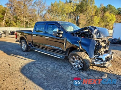 Czwarte zdjęcie samochodu z boku: 2023 FORD F250 SUPER DUTY VIN:1FT8W2BT8PED24072 - miniatura