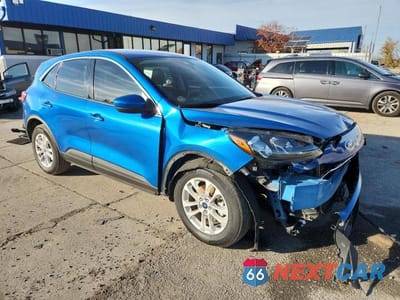 Czwarte zdjęcie samochodu z boku: 2020 FORD ESCAPE SE VIN:1FMCU0G61LUC18775 - miniatura