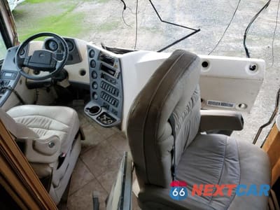 Piąte zdjęcie samochodu w środku: 2005 FREIGHTLINER CHASSIS X LINE MOTOR HOME VIN:4UZABFCYX5CU60271 - miniatura