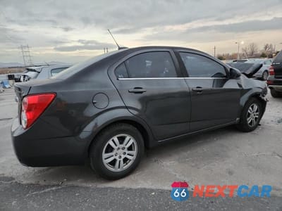 Trzecie zdjęcie samochodu z tyłu: 2016 CHEVROLET SONIC LT VIN:1G1JC5SB6G4104690 - miniatura