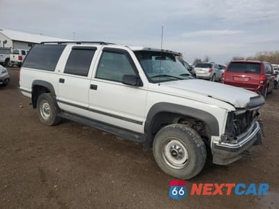 Czwarte zdjęcie samochodu z boku: 1997 CHEVROLET SUBURBAN K2500 VIN:1GNGK26J7VJ300728 - miniatura