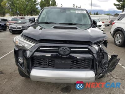 Piąte zdjęcie samochodu w środku: 2022 TOYOTA 4RUNNER SR5 PREMIUM VIN:JTERU5JR3N6071991 - miniatura