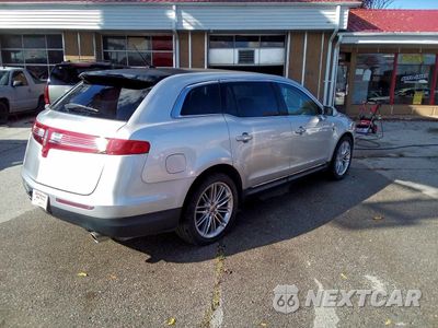 Czwarte zdjęcie samochodu z boku: 2014 LINCOLN MKT VIN:2LMHJ5AT1EBL57540 - miniatura