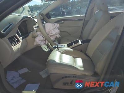 Zdjęcie 7 z 11 samochodu: 2009 VOLVO V70 3.2 VIN:YV1BW982991071295 - miniatura