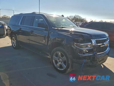 Czwarte zdjęcie samochodu z boku: 2018 CHEVROLET SUBURBAN C1500 LT VIN:1GNSCHKC3JR223353 - miniatura