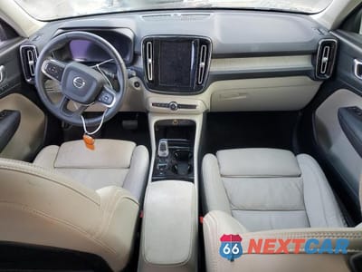 Zdjęcie 8 z 12 samochodu: 2023 VOLVO XC40 PLUS VIN:YV4L12UN1P2913003 - miniatura