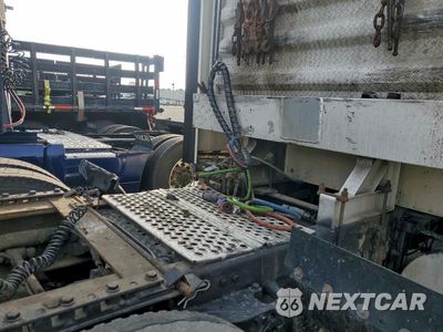 Zdjęcie 6 z 10 samochodu: 2005 KENWORTH W900 SEMI TRUCK VIN:1XKWDB9X95J080172 - miniatura