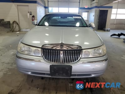 Piąte zdjęcie samochodu w środku: 2000 LINCOLN TOWN CAR CARTIER VIN:1LNHM83W1YY869365 - miniatura