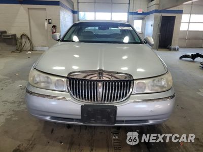 Piąte zdjęcie samochodu w środku: 2000 LINCOLN TOWN CAR CARTIER VIN:1LNHM83W1YY869365 - miniatura
