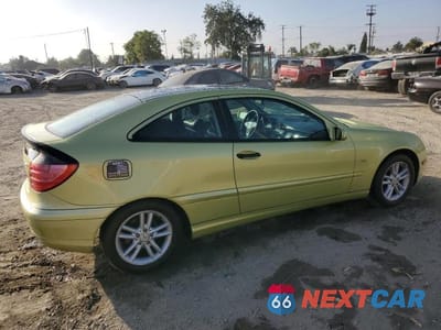 Trzecie zdjęcie samochodu z tyłu: 2003 MERCEDES-BENZ C 230K SPORT COUPE VIN:WDBRN40J73A482374 - miniatura