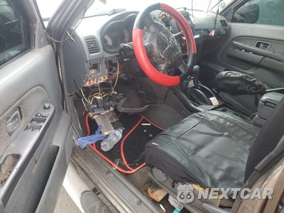 Zdjęcie 8 z 13 samochodu: 2004 NISSAN XTERRA XE VIN:5N1ED28TX4C618818 - miniatura