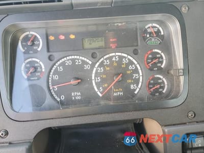 Zdjęcie 8 z 10 samochodu: 2015 FREIGHTLINER CASCADIA SEMI TRUCK VIN:1FUBGEDV4FLGH4769 - miniatura