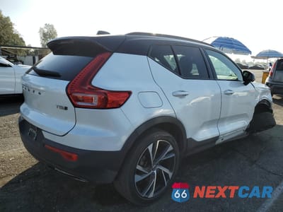 Trzecie zdjęcie samochodu z tyłu: 2020 VOLVO XC40 T5 R-DESIGN VIN:YV4162UM1L2246315 - miniatura