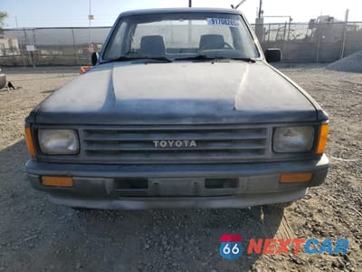 Piąte zdjęcie samochodu w środku: 1988 TOYOTA PICKUP 1/2 TON RN50 VIN:JT4RN50R9J5145563 - miniatura