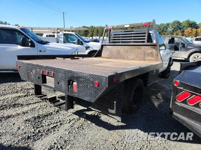Trzecie zdjęcie samochodu z tyłu: 1999 CHEVROLET GMT-400 FLATBED TRUCK VIN:1GBJC34RXXF059218 - miniatura