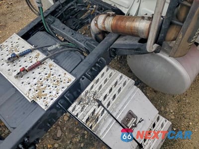 Zdjęcie 9 z 10 samochodu: 2019 FREIGLINER CASCADIA 113 VIN:3AKJGHDV5KDKK2802 - miniatura