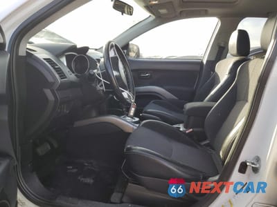 Zdjęcie 7 z 13 samochodu: 2009 MITSUBISHI OUTLANDER SE VIN:JA4LT31W29Z010606 - miniatura