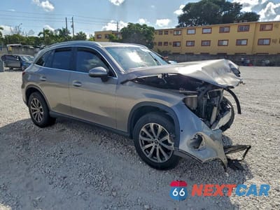 Czwarte zdjęcie samochodu z boku: 2023 MERCEDES-BENZ GLC 300 VIN:W1NKM4GB0PF043734 - miniatura
