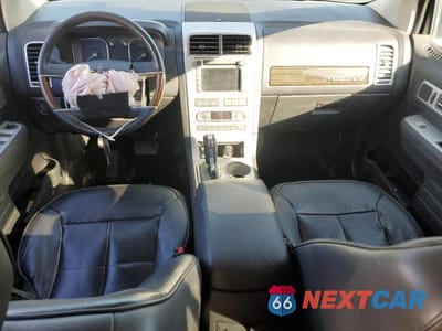Zdjęcie 8 z 13 samochodu: 2010 LINCOLN MKX VIN:2LMDJ8JC4ABJ26562 - miniatura