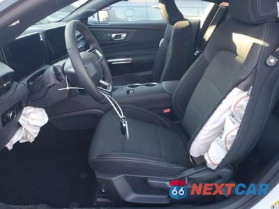 Zdjęcie 7 z 11 samochodu: 2025 FORD MUSTANG VIN:1FA6P8TH5S5119275 - miniatura