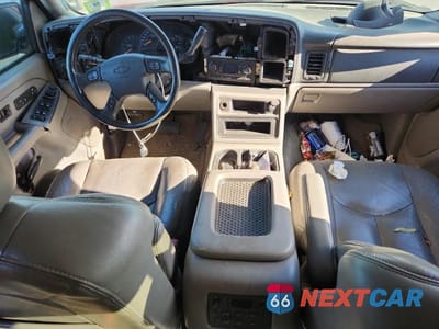 Zdjęcie 8 z 12 samochodu: 2004 CHEVROLET SUBURBAN K1500 VIN:3GNFK16Z74G118555 - miniatura