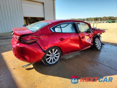 Trzecie zdjęcie samochodu z tyłu: 2019 MAZDA 3 PREFERRED PLUS VIN:JM1BPACL4K1106996 - miniatura