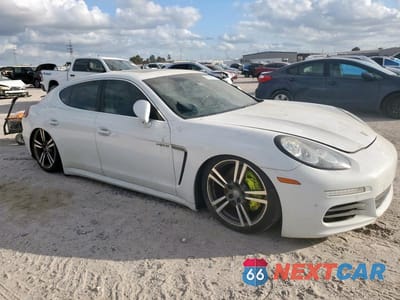 Czwarte zdjęcie samochodu z boku: 2014 PORSCHE PANAMERA S HYBRID VIN:WP0AD2A70EL044747 - miniatura