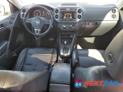 Zdjęcie 8 z 12 samochodu: 2011 VOLKSWAGEN TIGUAN S VIN:WVGAV7AX0BW557979 - miniatura