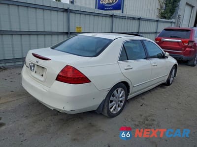 Trzecie zdjęcie samochodu z tyłu: 2006 HONDA ACCORD EX VIN:1HGCM66576A074690 - miniatura