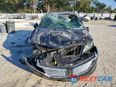 Piąte zdjęcie samochodu w środku: 2018 LINCOLN MKC SELECT VIN:5LMCJ2C97JUL08298 - miniatura