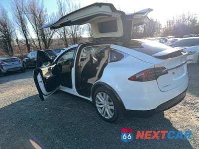 Trzecie zdjęcie samochodu z tyłu: 2016 TESLA MODEL X VIN:5YJXCBE2XGF004399 - miniatura