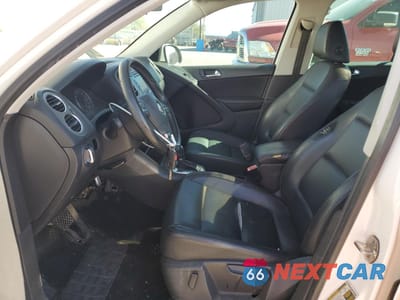 Zdjęcie 7 z 12 samochodu: 2011 VOLKSWAGEN TIGUAN S VIN:WVGAV7AX0BW557979 - miniatura