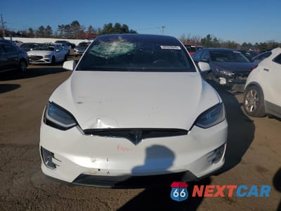 Piąte zdjęcie samochodu w środku: 2021 TESLA MODEL X VIN:5YJXCBE25MF322121 - miniatura