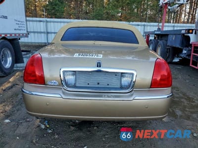 Zdjęcie 6 z 12 samochodu: 2011 LINCOLN TOWN CAR VIN:1L1FM88W67Y614291 - miniatura