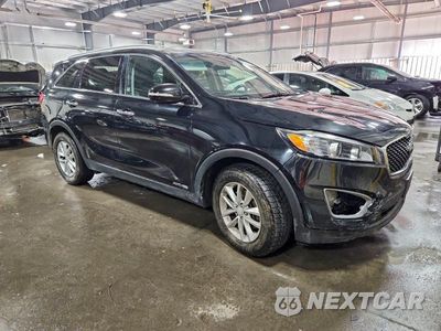 Czwarte zdjęcie samochodu z boku: 2016 KIA SORENTO LX V6 VIN:5XYPGDA57GG003283 - miniatura