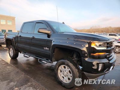 Czwarte zdjęcie samochodu z boku: 2018 CHEVROLET SILVERADO K1500 LT VIN:3GCUKREC0JG515659 - miniatura