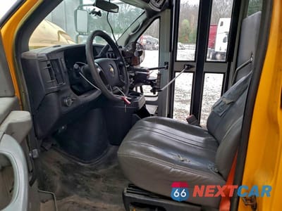 Piąte zdjęcie samochodu w środku: 2014 CHEVROLET EXPRESS SCHOOL BUS VIN:1GB3G2BG6E1140087 - miniatura