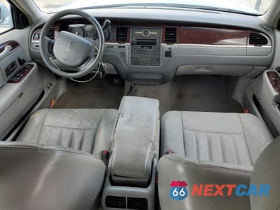 Zdjęcie 8 z 12 samochodu: 2006 LINCOLN TOWN CAR SIGNATURE VIN:1LNHM81V76Y620625 - miniatura