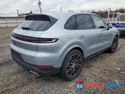 Trzecie zdjęcie samochodu z tyłu: 2025 PORSCHE CAYENNE VIN:WP1AA2AY1SDA05624 - miniatura