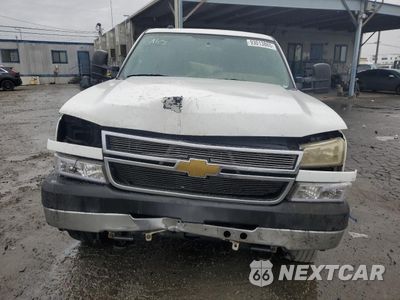 Piąte zdjęcie samochodu w środku: 2004 CHEVROLET SILVERADO K2500 HEAVY DUTY VIN:1GCHK29U24E375136 - miniatura