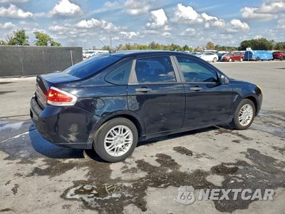 Trzecie zdjęcie samochodu z tyłu: 2010 FORD FOCUS SE VIN:1FAHP3FN1AW177874 - miniatura